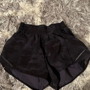 Lululemon Hotty Hot Low-Rise Lined Short 4”